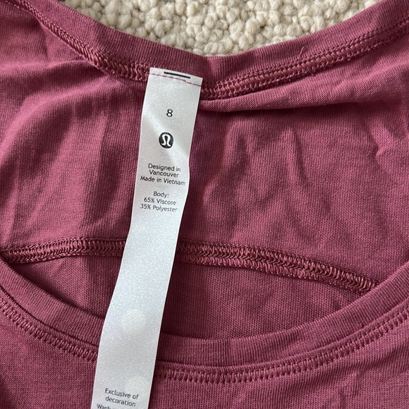 NWT- lululemon twisted side details - Picture 2 of 5